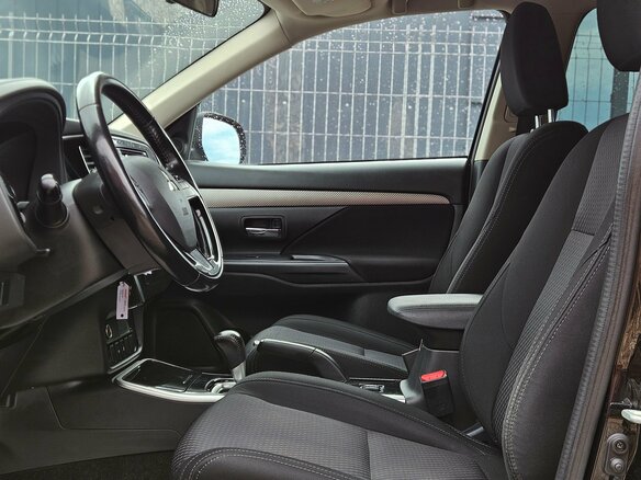 2017 Mitsubishi Outlander III Рестайлинг 2, чёрный, 1825000 рублей - вид 10