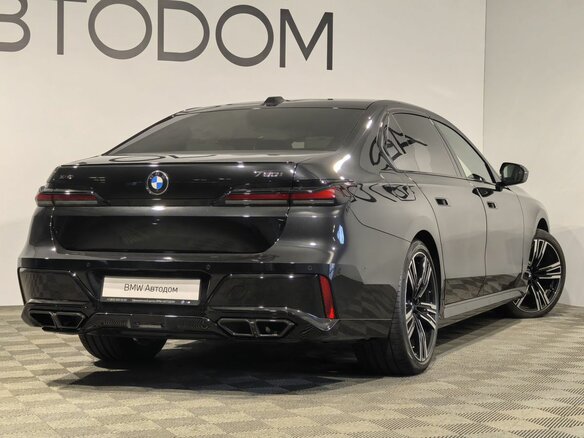 2025 BMW 7 серии 760i xDrive VII (G70), чёрный - вид 2
