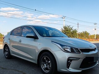 2018 Kia Rio IV, бежевый, 1300000 рублей, вид 3