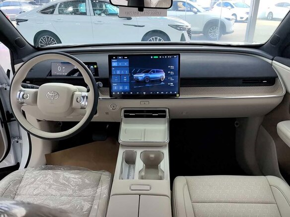 2026 Toyota bZ3X 58.3 kWh, белый, 2505000 рублей - вид 5