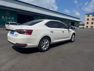 2021 Skoda Superb III Рестайлинг, белый, 1930000 рублей, вид 4