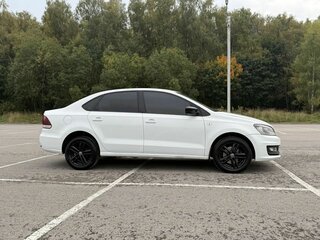 2020 Volkswagen Polo V Рестайлинг, белый, 997000 рублей, вид 1
