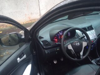 2013 Hyundai Solaris I, чёрный, 400000 рублей, вид 4