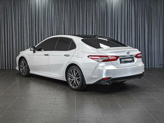2022 Toyota Camry VIII (XV70) Рестайлинг, белый, 3105000 рублей, вид 2
