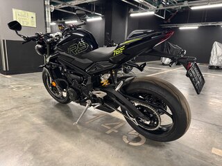2024 Triumph Street Triple, чёрный, 1400000 рублей, вид 5