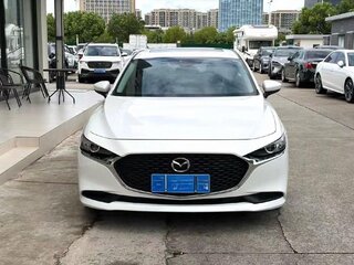 2022 Mazda 3 Axela IV (BP), белый, 1820000 рублей, вид 3