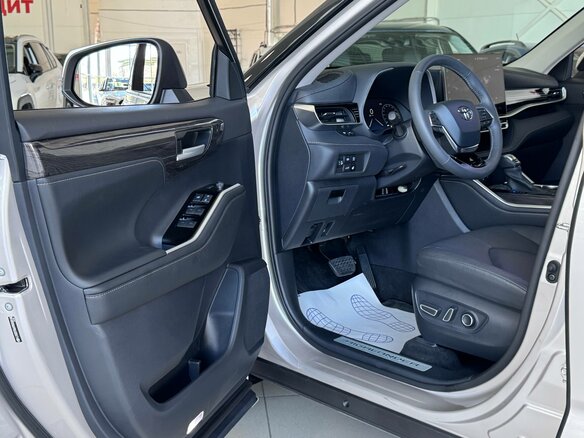 2026 Toyota Highlander IV (XU70), серебристый, 5090000 рублей - вид 10