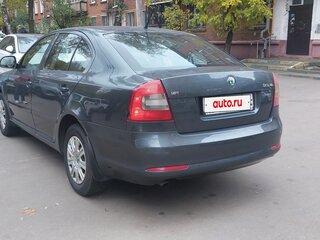 2013 Skoda Octavia II (A5) Рестайлинг, серый, 800000 рублей, вид 2