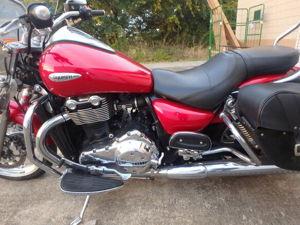 2010 Triumph Thunderbird 1600, красный, 900000 рублей - вид 10