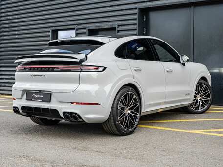 2026 Porsche Cayenne GTS Coupé III Рестайлинг, серый, 25990000 рублей, вид 4