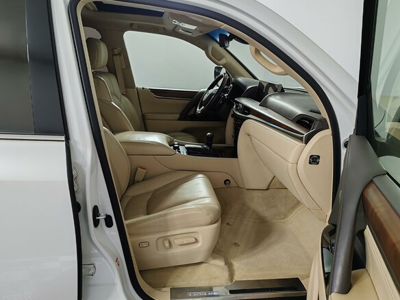 2017 Lexus LX 570 III Рестайлинг 2, белый, 8000000 рублей - вид 17