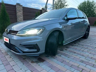 2017 Volkswagen Golf R VII Рестайлинг, серый, 2500000 рублей, вид 1