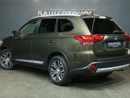 2018 Mitsubishi Outlander III Рестайлинг 2, коричневый, 1889000 рублей, вид 4