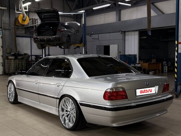 1999 BMW 7 серии 735i III (E38) Рестайлинг, серебристый, 1400000 рублей - вид 24