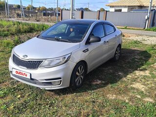 2015 Kia Rio III Рестайлинг, серебристый, 570000 рублей, вид 1