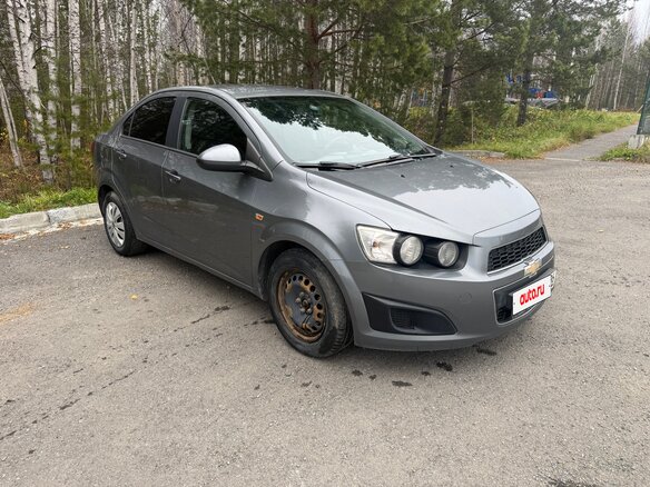 2014 Chevrolet Aveo II, серый, 750000 рублей