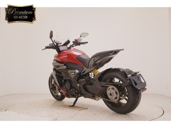 2026 Ducati Diavel V4, красный - вид 5