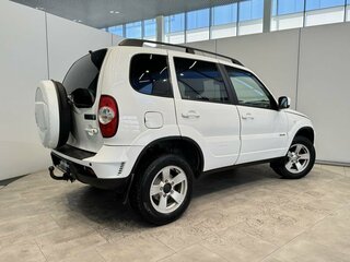 2018 Chevrolet Niva I Рестайлинг, белый, 740000 рублей, вид 5
