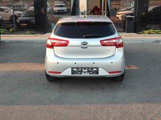 2013 Kia Rio 5-speed III, серебристый, 850000 рублей, вид 5