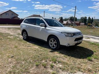 2013 Mitsubishi Outlander III, белый, 1050000 рублей, вид 3