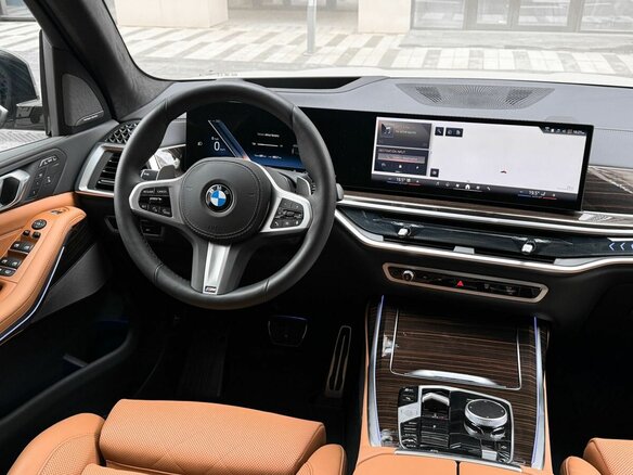 2025 BMW X7 40i I (G07) Рестайлинг, серый, 13999000 рублей - вид 1