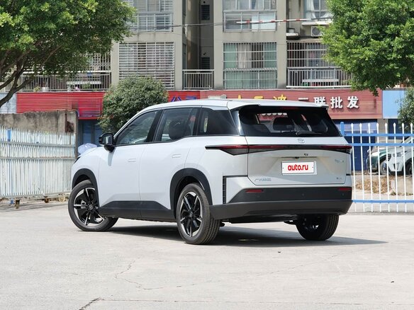 2026 Toyota bZ3X 50 kWh, серебристый, 2340000 рублей - вид 3