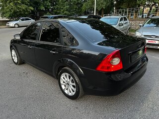 2008 Ford Focus II Рестайлинг, чёрный, 470000 рублей, вид 4