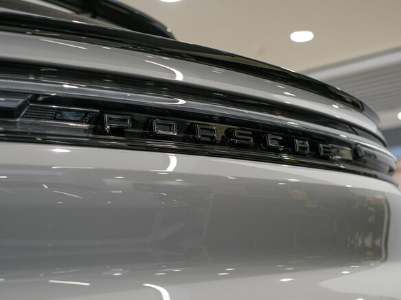 2026 Porsche Cayenne Coupé III Рестайлинг, серый - вид 8
