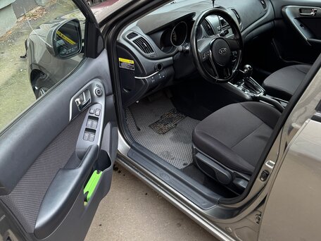 2012 Kia Cerato 6-speed II, серый, 1300000 рублей, вид 5