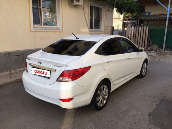 2013 Hyundai Solaris I, белый, 800000 рублей - вид 2