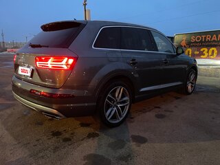 2015 Audi Q7 II (4M), серый, 3700000 рублей, вид 5