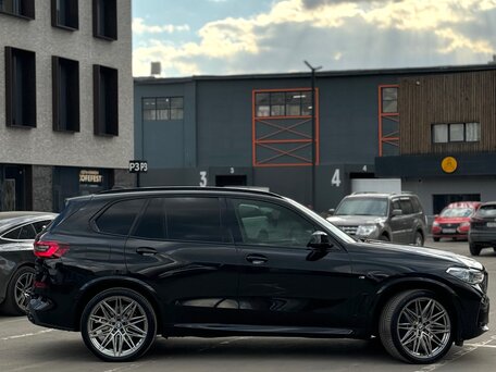 2020 BMW X5 30d IV (G05/G18), чёрный, 6690000 рублей, вид 3