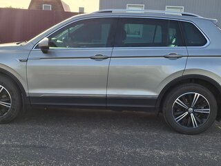 2018 Volkswagen Tiguan II, серебристый, 2500000 рублей, вид 4