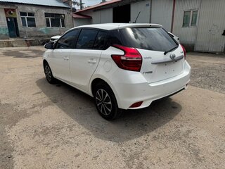 2022 Toyota Yaris L XP150 Рестайлинг, белый, 1360000 рублей, вид 4
