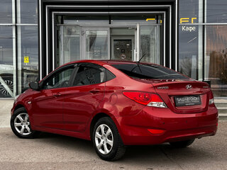 2013 Hyundai Solaris I, красный, 795000 рублей, вид 4