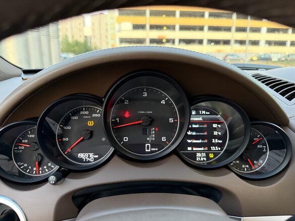 2011 Porsche Cayenne Diesel II (958), фиолетовый - вид 21