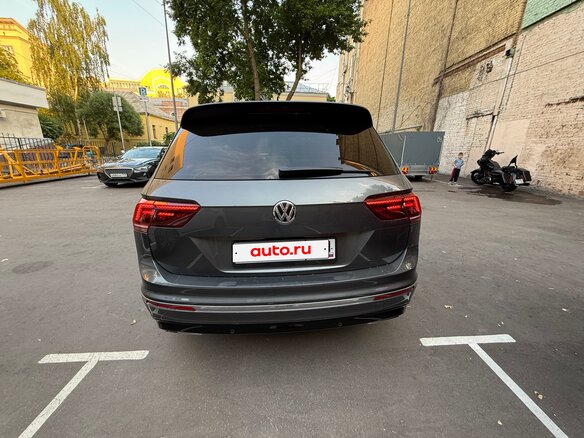 2019 Volkswagen Tiguan Allspace II, серый, 3400000 рублей - вид 2