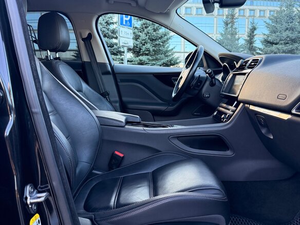 2017 Jaguar F-Pace I, чёрный, 2395000 рублей - вид 15