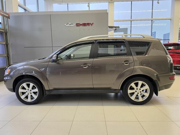 2010 Mitsubishi Outlander II Рестайлинг, коричневый, 999000 рублей - вид 6