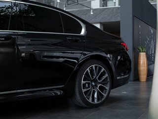 2021 BMW 7 серии 740d xDrive VI (G11/G12) Рестайлинг, серый, 6990000 рублей, вид 5