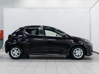 2020 Toyota Yaris IV, фиолетовый, 1500000 рублей, вид 5
