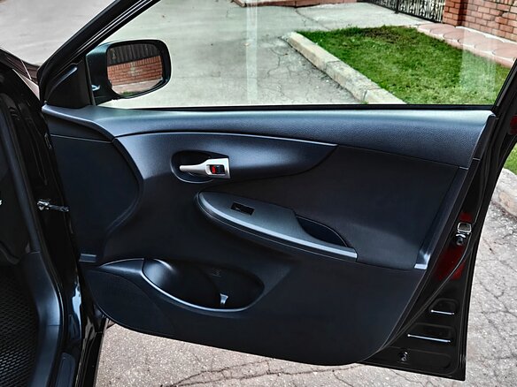 2012 Toyota Corolla X (E140, E150) Рестайлинг, чёрный, 1450000 рублей - вид 6