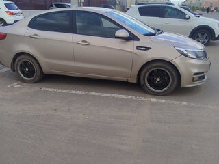 2015 Kia Rio III Рестайлинг, бежевый, 780000 рублей, вид 3