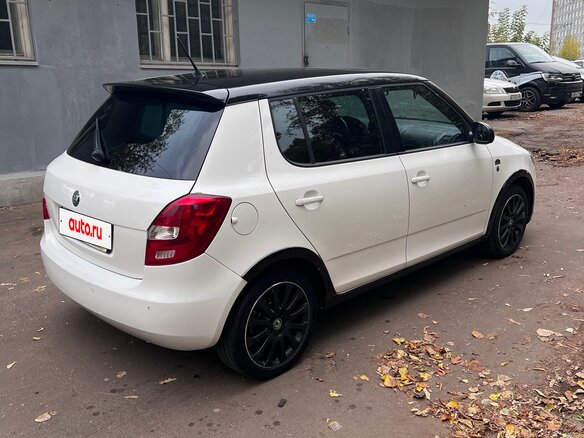 2012 Skoda Fabia II Рестайлинг, белый, 750000 рублей - вид 3