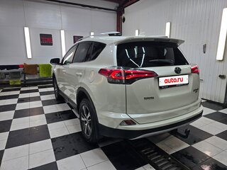 2017 Toyota RAV4 IV (XA40) Рестайлинг, белый, 2300000 рублей, вид 5