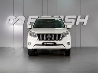 2016 Toyota Land Cruiser Prado 150 Series Рестайлинг 1, белый, 4489000 рублей, вид 3