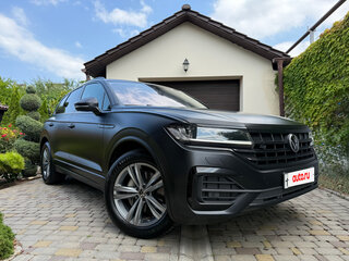 2022 Volkswagen Touareg III, чёрный, 6500000 рублей, вид 2