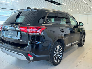 2019 Mitsubishi Outlander III Рестайлинг 3, чёрный, 1790000 рублей, вид 2