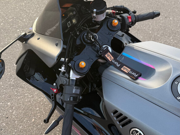 2024 Yamaha YZF-R7, серый, 1050000 рублей - вид 9