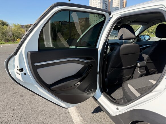 2019 Lada (ВАЗ) Vesta SW Cross I, белый - вид 13